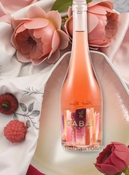 vin rose cu gust de zmeura si trandafiri